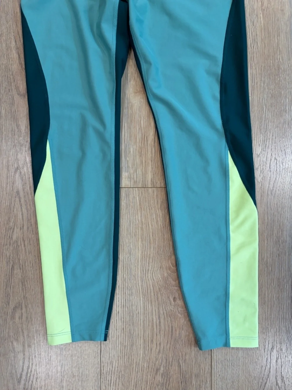 Old Navy Active PowerSoft Matching Set Leggings Crop Top Green Colorblock M